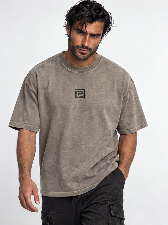 Memento Audere Semper Verde Acid Wash - frontal con modelo de tres cuartos