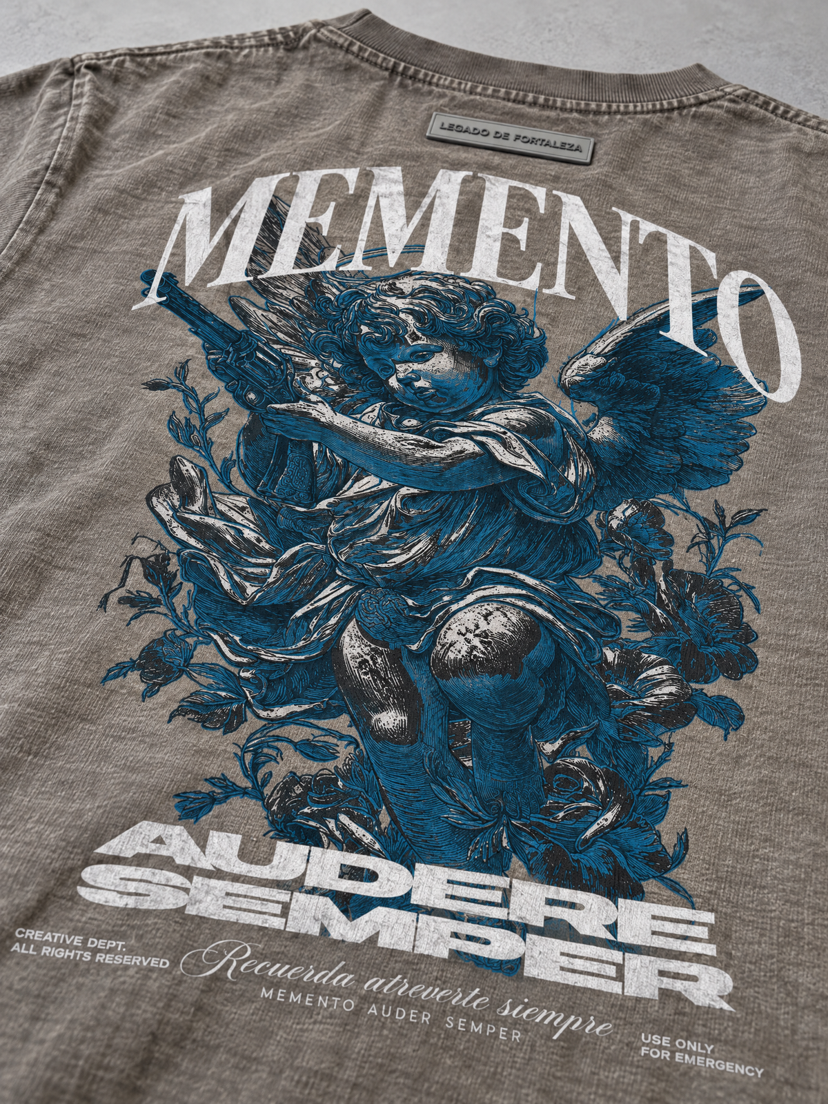 Memento Audere Semper Verde Acid Wash - detalle del estampado trasero