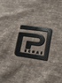 Memento Audere Semper Verde Acid Wash - detalle del logo frontal