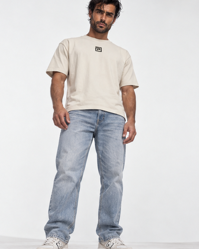 Facta Non Verba Crudo Hueso - frontal de cuerpo completo en modelo