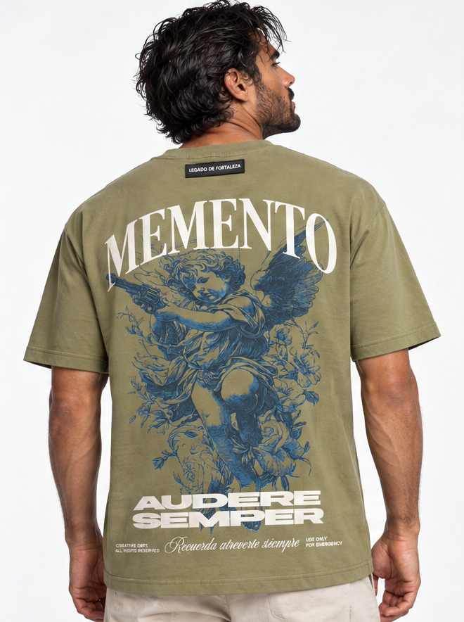 Memento Audere Semper Verde Militar - espalda con modelo