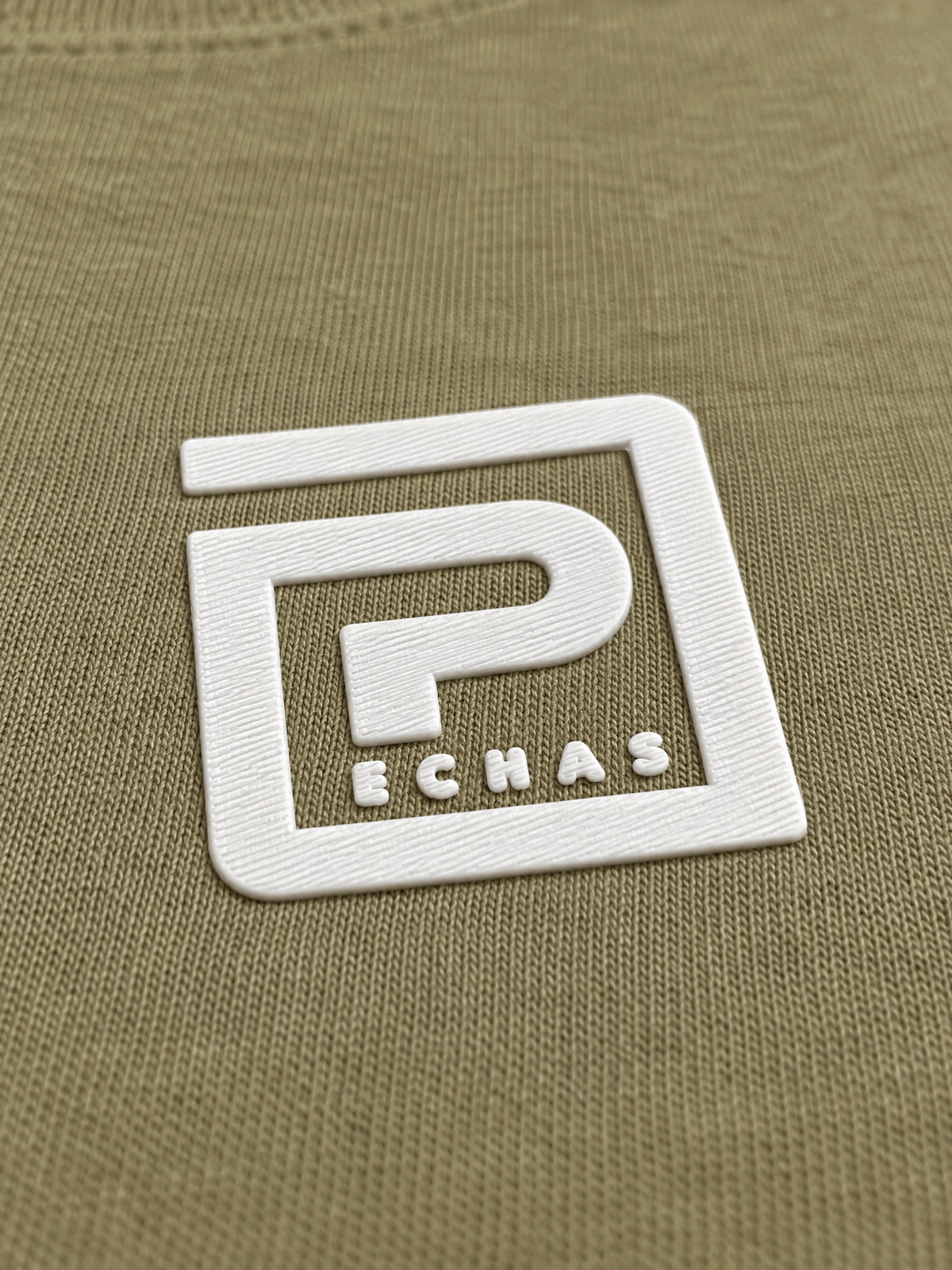 Memento Audere Semper Verde Militar - detalle del logo frontal